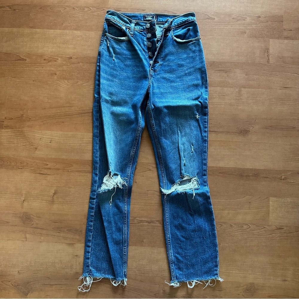 Abercrombie & Fitch Ultra High Rise Mom Jean - Medium Wash